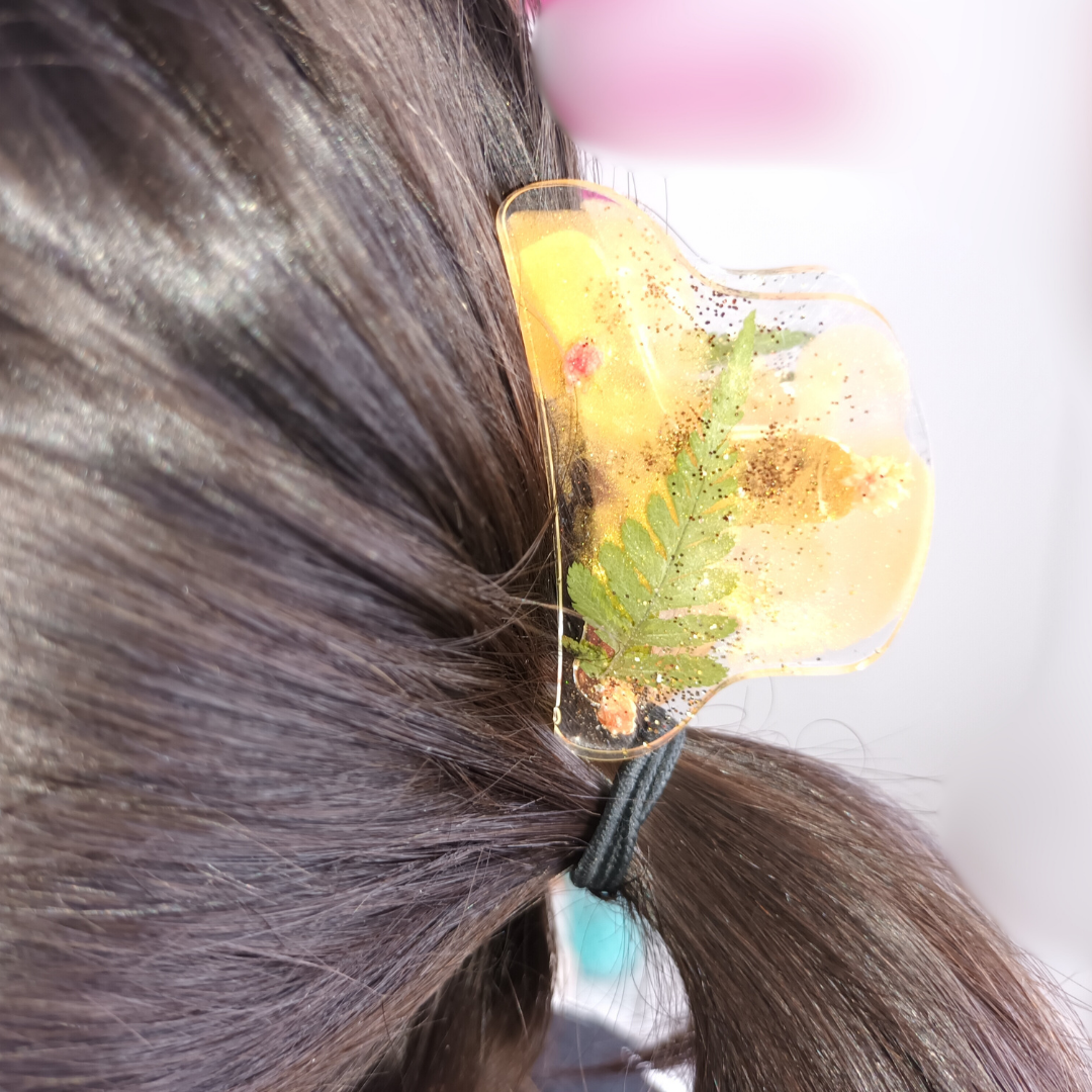 Pince à cheveux croco en résine Nature Morte – style automnal et naturel