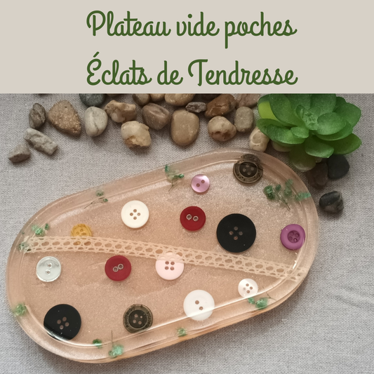 Plateau vide-poche en résine artisanale – Collection Éclats de Tendresse, fond mica & boutons colorés avec dentelle et fleurs séchées
