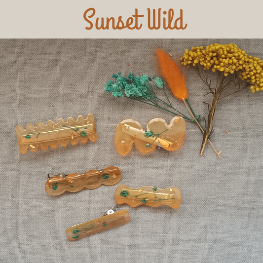 Pince à cheveux résine dorée & fleur bleue – Accessoire cheveux Sunset Wild – Bohème chic