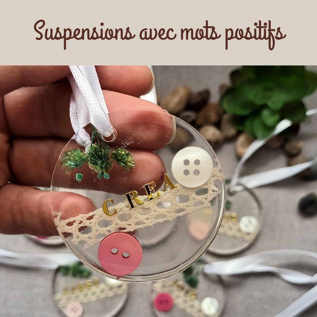 Suspensions en résine artisanales avec mots positifs – Décoration murale et cadeau unique 5 cm