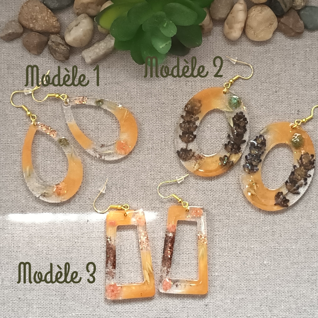 Boucles d’oreilles en résine Nature Morte – ton automnal, attaches dorées