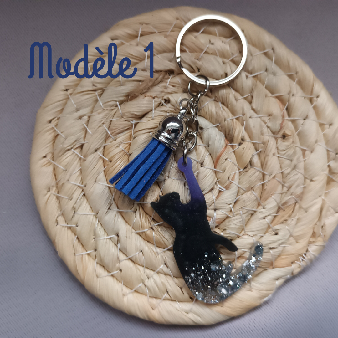 Porte-Clés Chat Mystique – Noir & Violet – Magie Féline