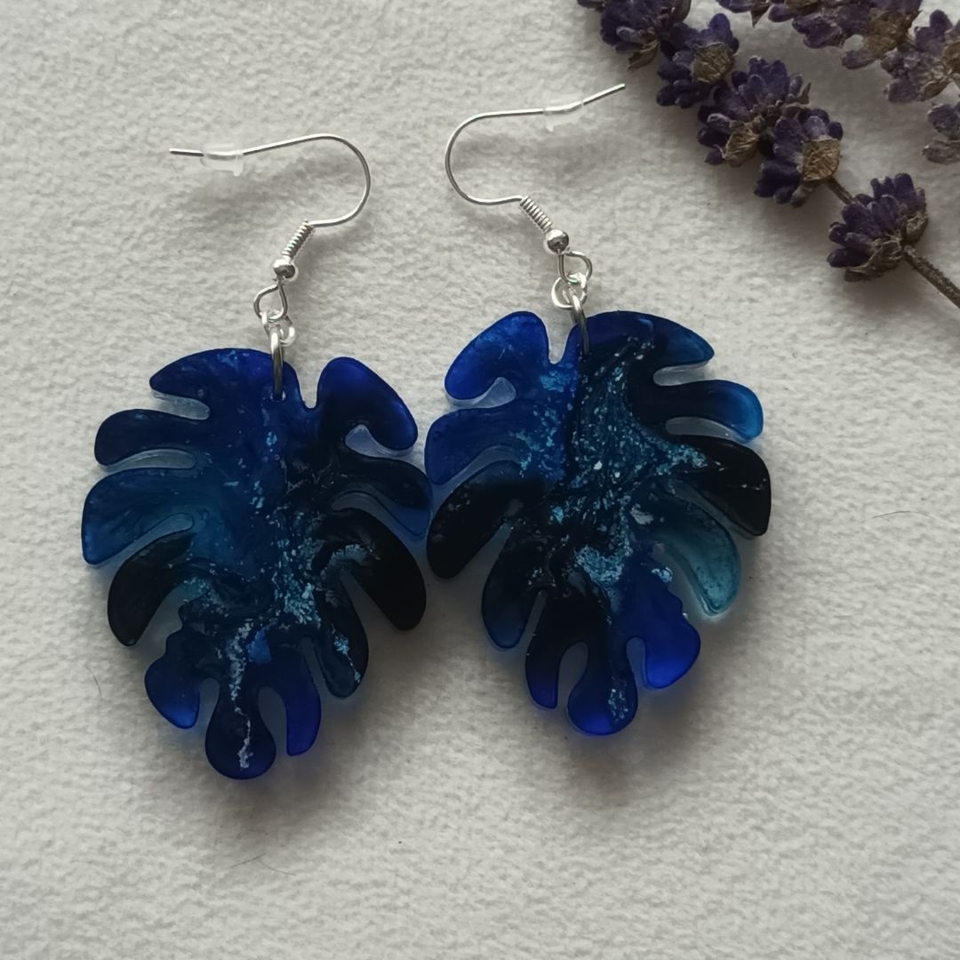 Boucles Jungle Bleue – Feuilles tropicales en résine
