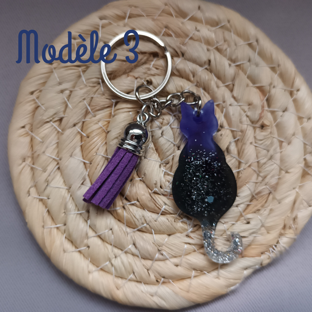 Porte-Clés Chat Mystique – Noir & Violet – Magie Féline