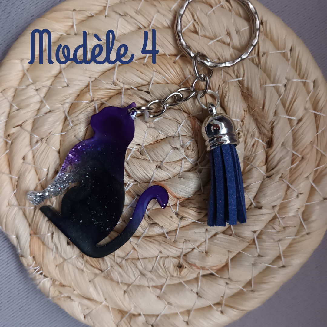 Porte-Clés Chat Mystique – Noir & Violet – Magie Féline