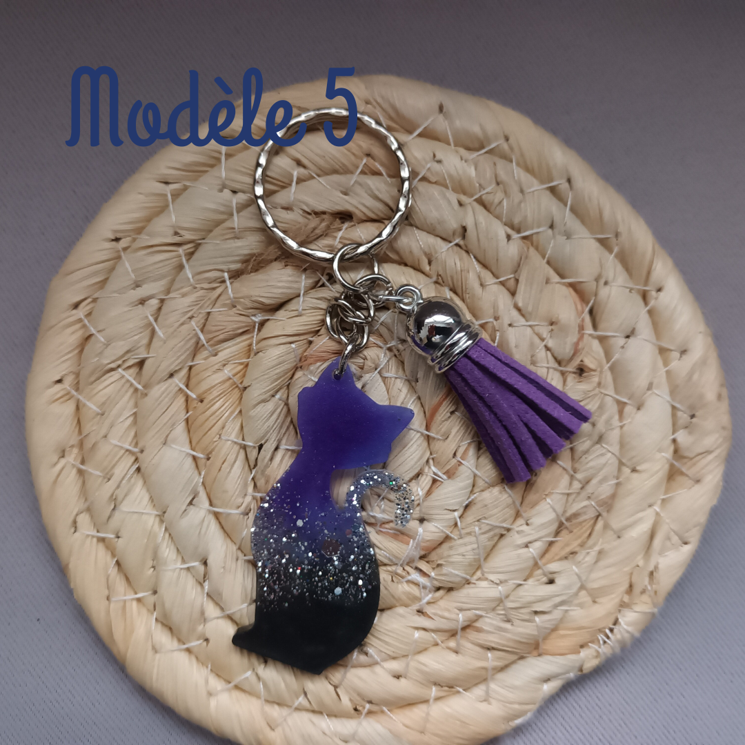 Porte-Clés Chat Mystique – Noir & Violet – Magie Féline