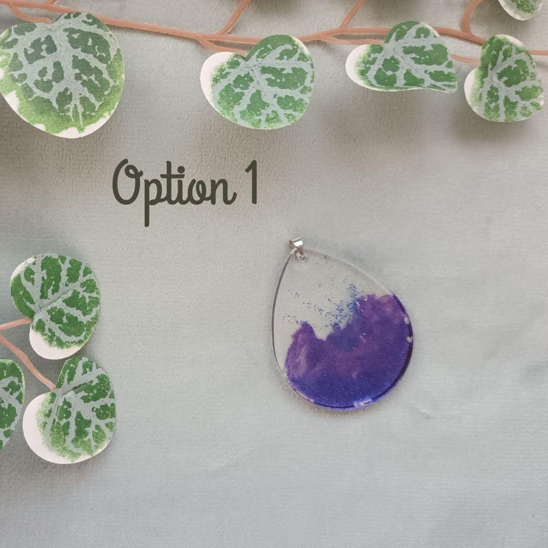 Pendentif en résine – Collection Galaxie de Paillettes – Violet, paillettes – Bijou fait main céleste et poétique