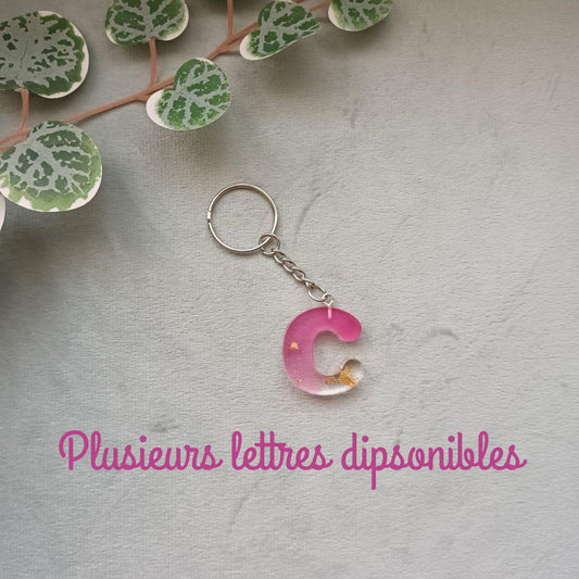 Porte-clés lettre en résine - Collection Élixir Doré - Rose transparent et feuilles d’or- Cadeau personnalisé chic et fait main