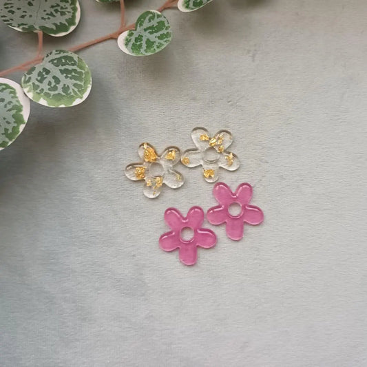 Lot de 2 Pampilles fleur en résine – Collection Amelia – 3 variantes : rose transparent, feuilles dorées, moitié-moitié